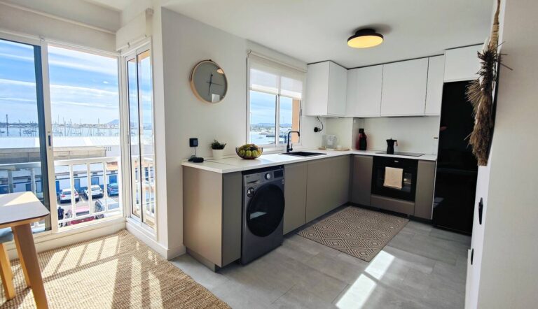 Arena Home, Chic & Sea View